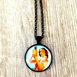 50s Style Hawaii Necklace, Lady Holding Pineapple, Vintage Look